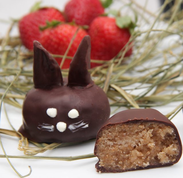 Трюфели в шоколаде - кролики с клубничными ушами