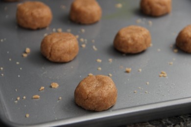 Трюфели в шоколаде - кролики с клубничными ушами - приготовление