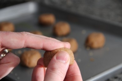 Трюфели в шоколаде - кролики с клубничными ушами - приготовление