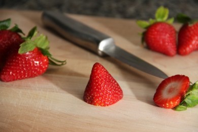 Трюфели в шоколаде - кролики с клубничными ушами - приготовление