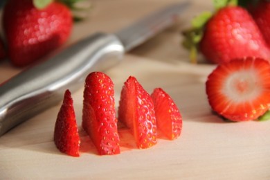 Трюфели в шоколаде - кролики с клубничными ушами - приготовление