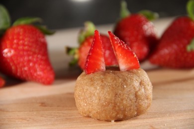 Трюфели в шоколаде - кролики с клубничными ушами - приготовление