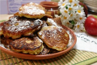 Яблочные оладьи