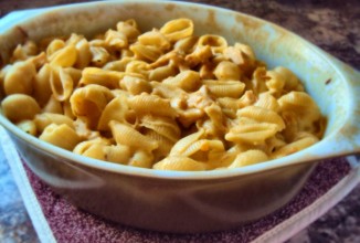 Паста с курицей под соусом вельвета