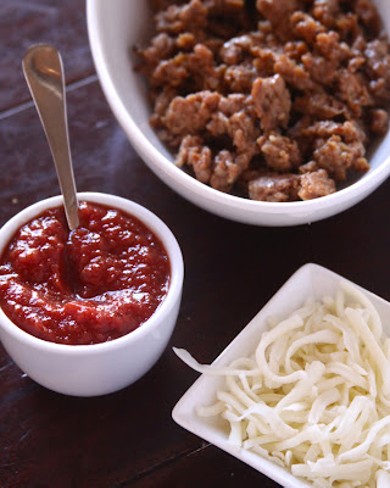 Пицца с куриной колбасой и брюссельской капустой - Шаг 2