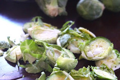 Пицца с куриной колбасой и брюссельской капустой - приготовление