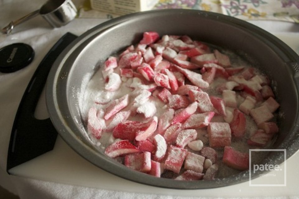 Безе с ревенем под клубничным соусом - Шаг 10