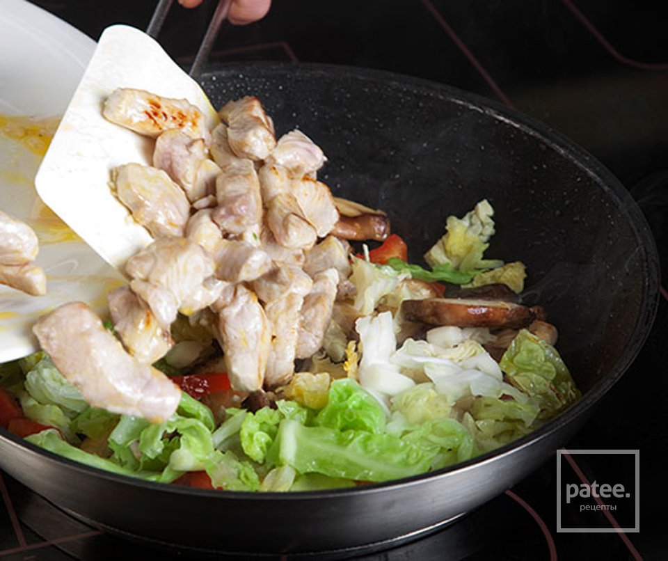 Свинина с кисло-сладкими грибами, капустой и рисом - Шаг 3