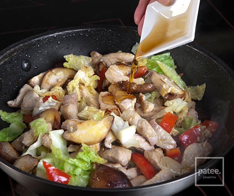 Свинина с кисло-сладкими грибами, капустой и рисом - Шаг 4