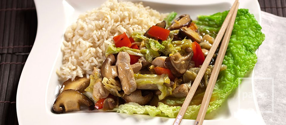 Свинина с кисло-сладкими грибами, капустой и рисом - Шаг 5