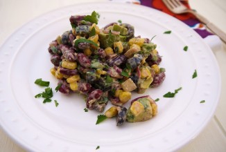 Мексиканский салат с фасолью под сливочным соусом