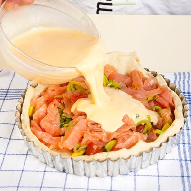 Запеканка с копченым лососем и помидорами - Шаг 4