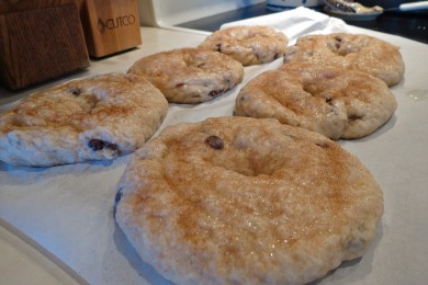 Багели с корицей и изюмом - приготовление