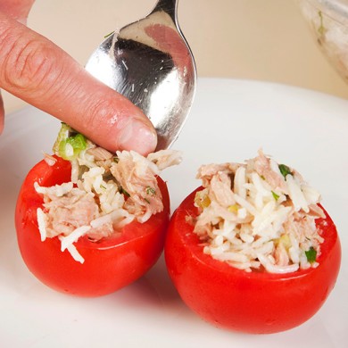 Помидоры, фаршированные рисом басмати с зеленью и тунцом - Шаг 4
