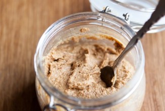 Миндальное масло с морской солью и медом