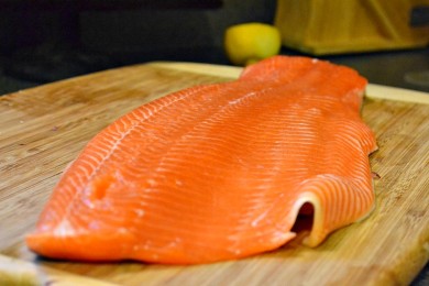 Кростини с лососем и лимоном - приготовление