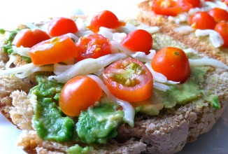 Сэндвичи с авокадо и моцареллой