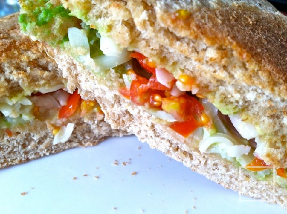 Сэндвичи с авокадо и моцареллой - Шаг 2