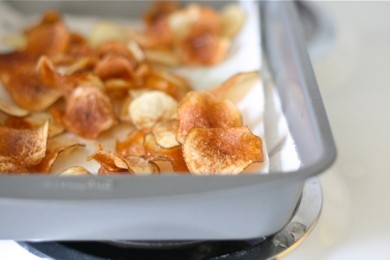 Домашние чипсы с луком и укропом - приготовление