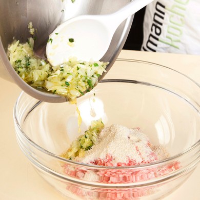 Фаршированный перец под томатным соусом - Шаг 1