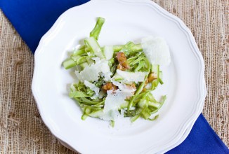 Салат из спаржи с грецкими орехами