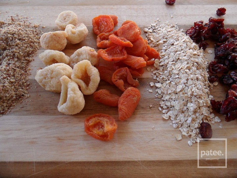 Ореховый пирог с сухофруктами - Шаг 1