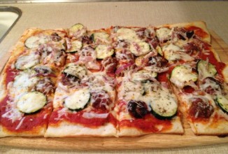 Пицца с фрикадельками и цуккини