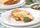 Панини с пармезаном и соусом Песто