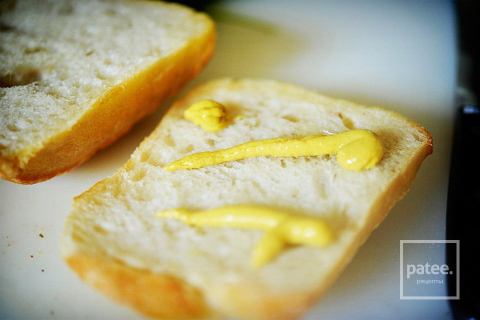 Горячие бутерброды с тунцом, помидорами и козьим сыром - Шаг 5