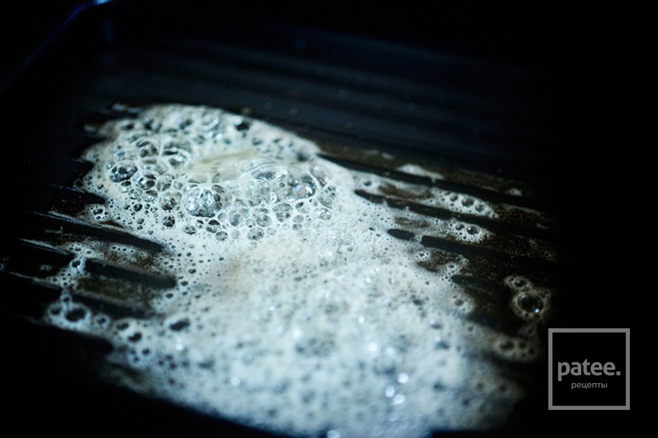 Горячие бутерброды с тунцом, помидорами и козьим сыром - Шаг 10