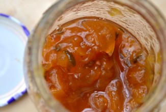 Остро-сладкий персиковый джем