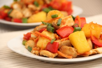 Пряная, сладкая курочка с ананасом