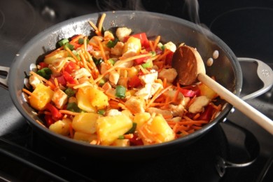 Пряная, сладкая курочка с ананасом - приготовление