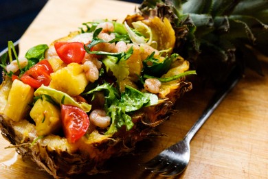 Рецепт Салат из ананаса и креветок