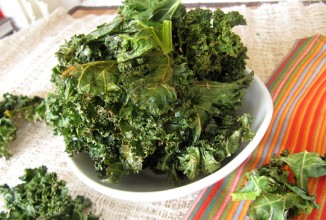 Капустные чипсы с пармезаном и чесноком