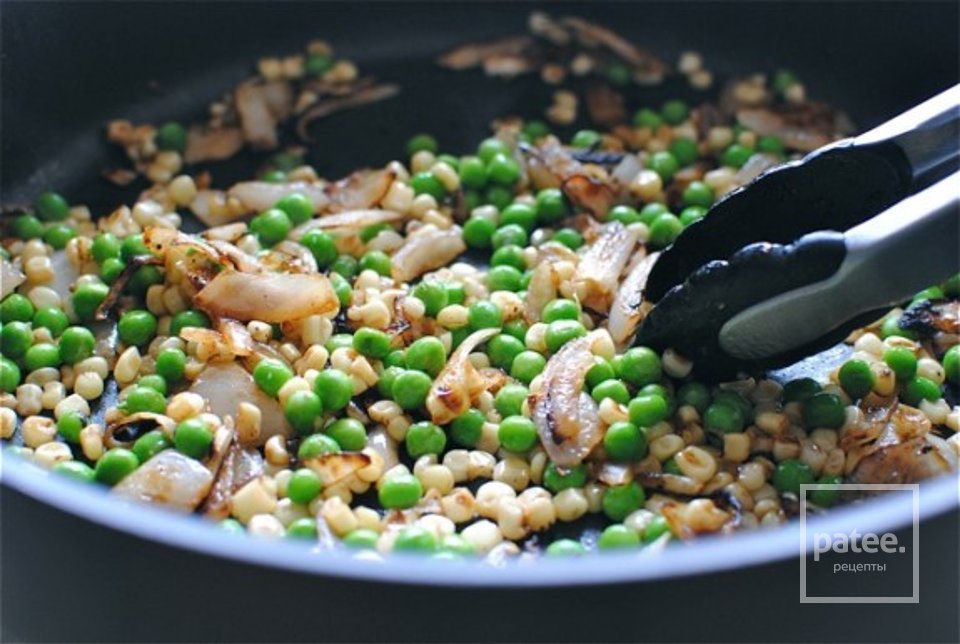 Салат с беконом, фасолью и овощами - Шаг 2