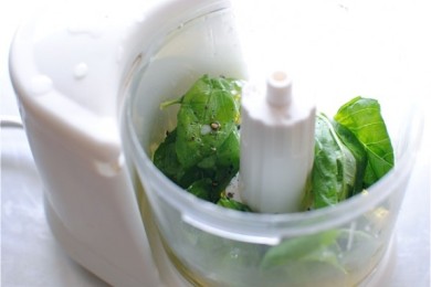 Салат с беконом, фасолью и овощами - приготовление