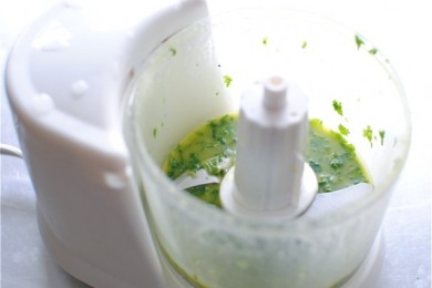 Салат с беконом, фасолью и овощами - приготовление