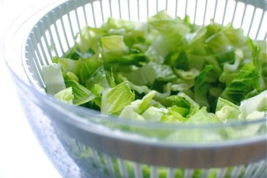 Салат с беконом, фасолью и овощами - приготовление