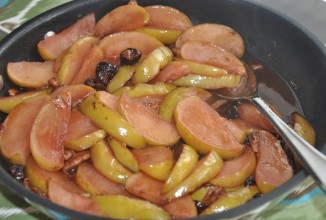 Яблоки с колой и вишней