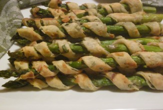 Спаржа в спиралях из теста