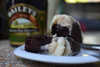 Шоколадный пирог с портером и сливочной глазурью - приготовление