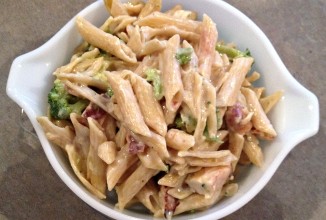 Паста с курицей и беконом