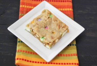 Пирожные с крендельками и белым шоколадом