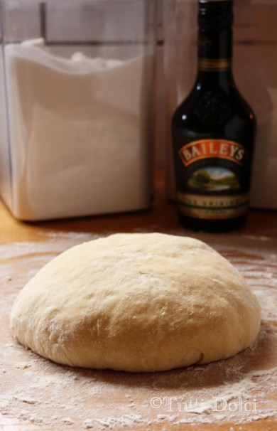 Рулет с шоколадно-сливочной начинкой - Шаг 3