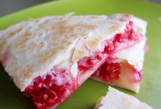 Кесадилья с малиной