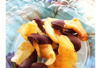 Картофельные чипсы в шоколаде