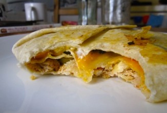 Хрустящие лепешки с курицей и овощами