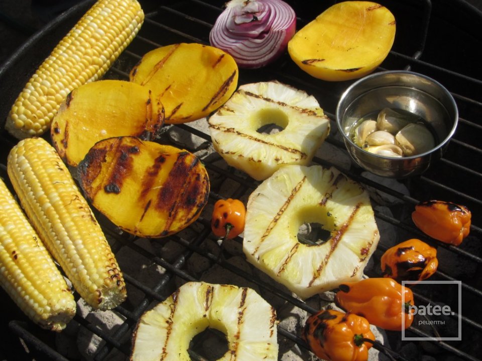 Сальса с овощами и фруктами, обжаренными на гриле - Шаг 3