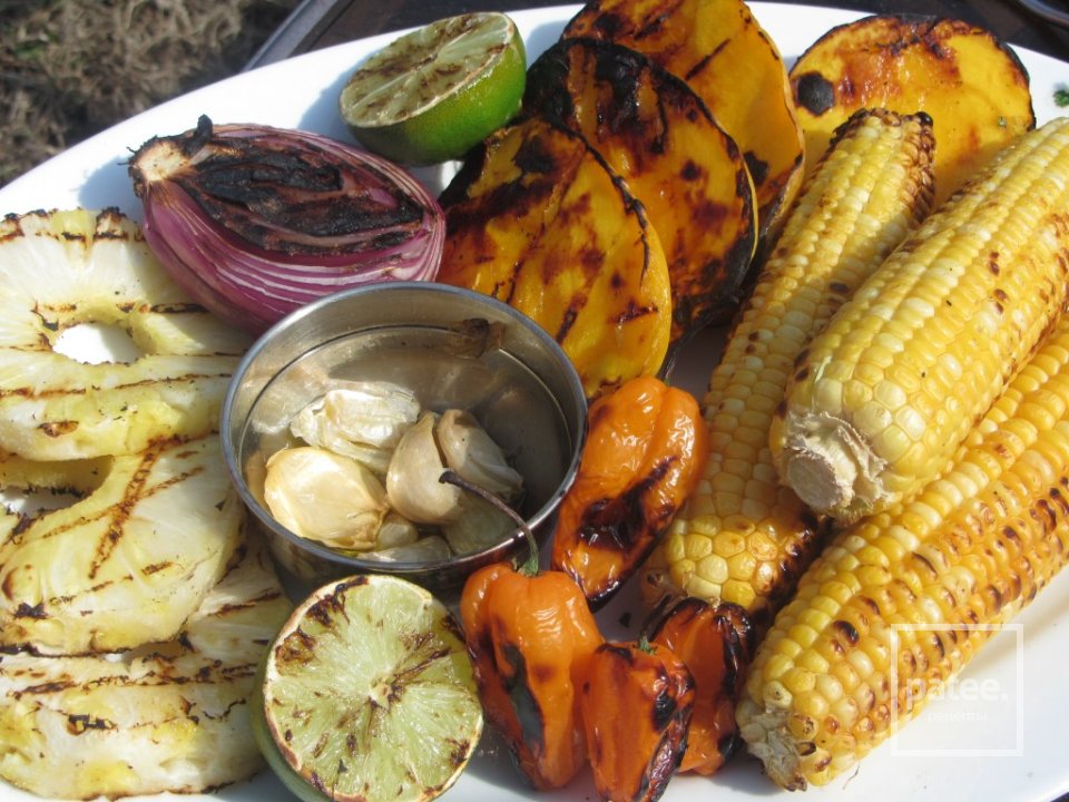 Сальса с овощами и фруктами, обжаренными на гриле - Шаг 4